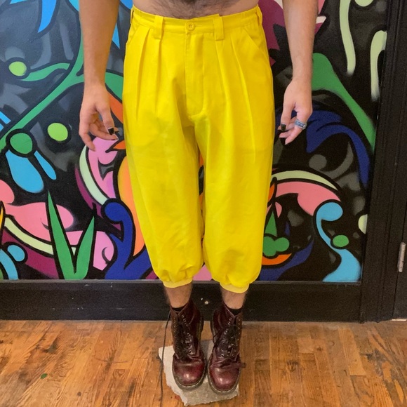 Yellow golf knickers